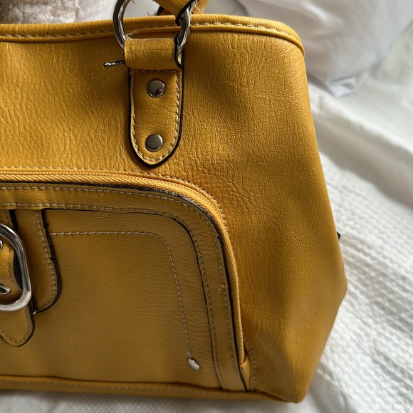 Vintage Yellow purse - Picture 4 of 16